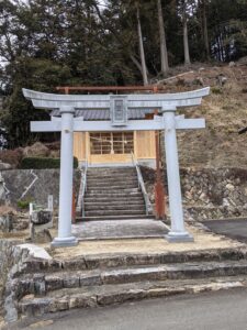 日吉自治会では、日吉神社の本殿建て替え工事を実施し、2月21日完成式典が行われました。