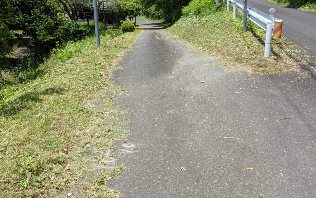 町内会役員にてとんぼの里公園の草刈を行いました。